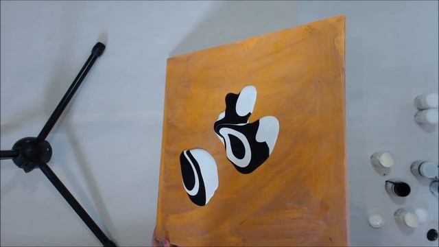 Черно-белый квадрат акрилом (мой небольшой эксперимент:) смотреть онлайн