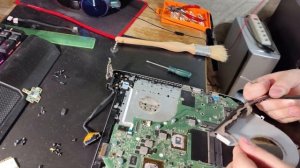 Чистка ноутбука от пыли. Смена термопасты. Решение проблем с перегревом.