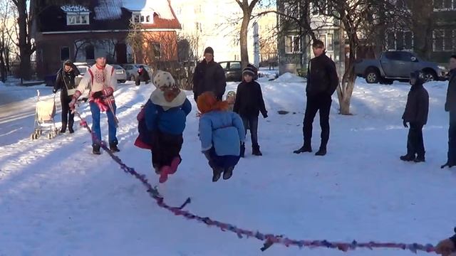 ПРЫЖКИ ЧЕРЕЗ ВЕРЕВКУ. ИГРА. смотреть онлайн