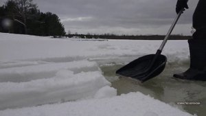 Аэрация пруда с рыбой зимой. Установил компрессор