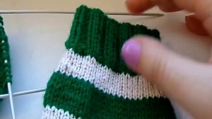 Вязание спицами. Вязаные гетры. Вязание костюма гномика.