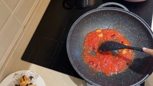 Знаменитый суп Том Ям. Том ям дома. Том ям рецепт. Тайская кухня.