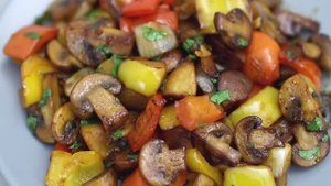 Шампиньоны со сладким перцем в кисло - сладком соусе