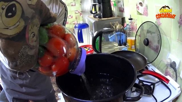 Ассорти на зиму из помидоров и огурцов. Заготовки на зиму. / Жизнь в деревне. VLOG. Семья Соколовых