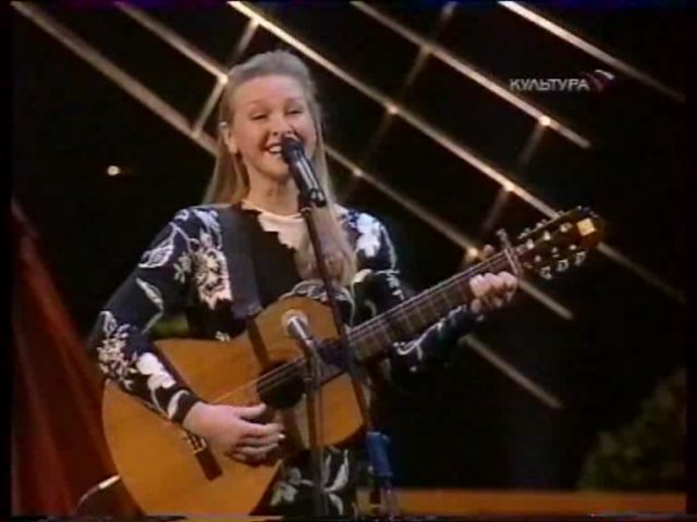 Галина Хомчик - Ты стоишь у окна.