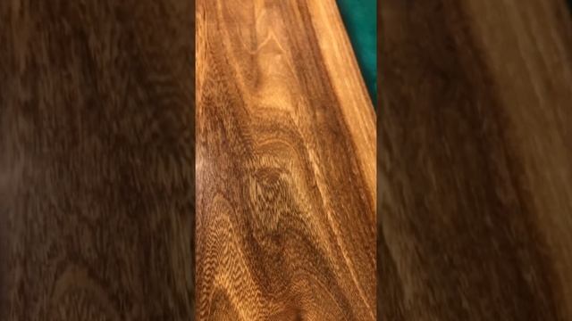 Стол из эпоксидный смолы и массива карагач