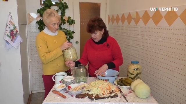 Рецепт смачної квашеної капусти з яблуками та хріном. Ранок (22.12.18)
