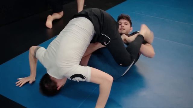 Flying across the world to train Jiu Jitsu! - No Gi BJJ Rolling Commentary смотреть онлайн