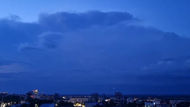 Гроза в Сыктывкаре 31 июля 2022. Непрекращающиеся молнии!