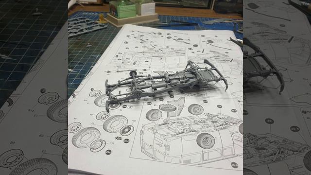 Zvezda Russian Military Van UAZ 3909 1/35 смотреть онлайн