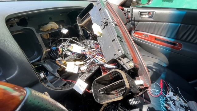 Подключение кнопок нового плафона от Lexus к ГУ в Тойота Камри XV30. Часть 1 смотреть онлайн