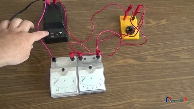 Физика, 8 класс. Лабораторная работа № 8 "Измерение мощности и работы тока в электрической лампе"