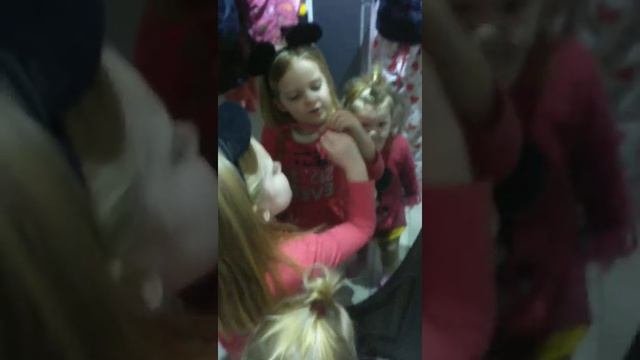 Как отмыть зеркало от помады