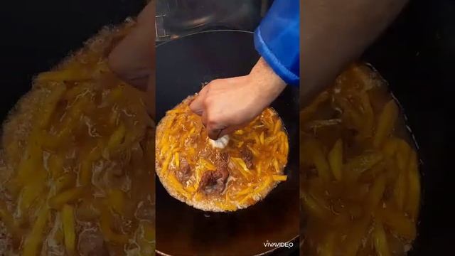 Узбекский плов по Хорезмский с желтой Морковью Вообще бомба!!!! Ичида кишмиш тоже есть ??? смотреть онлайн