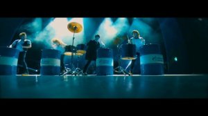 шоу на бочках, барабанное шоу барабанщиков, барабанщики на бочках