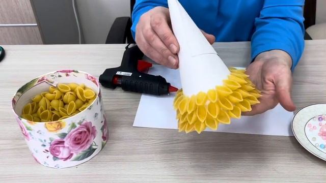 Мастер-класс «Елка из макарон»