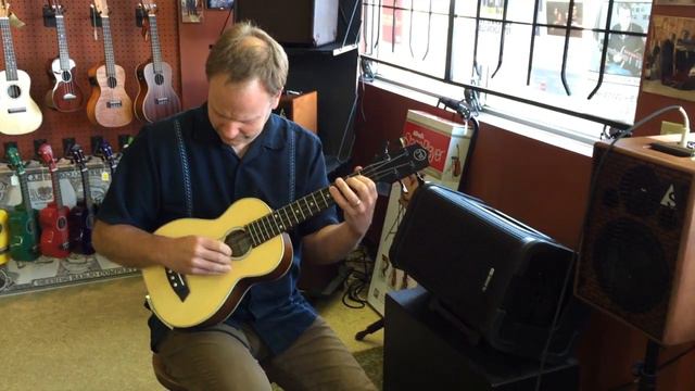 Soto - Piccolo Bass Ukulele by Twisted Wood Guitars смотреть онлайн