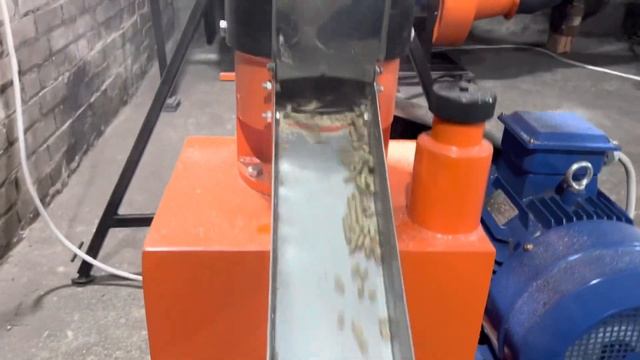 Видео работы гранулятора на 200 кг в час смотреть онлайн