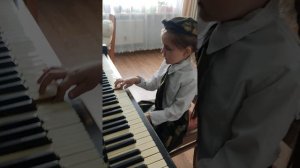 "Эх, дороги". Первая самостоятельная песня с сопровождением фортепиано.