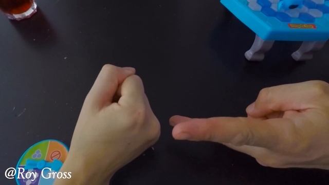 Playing Save The Penguin Against My Wife смотреть онлайн