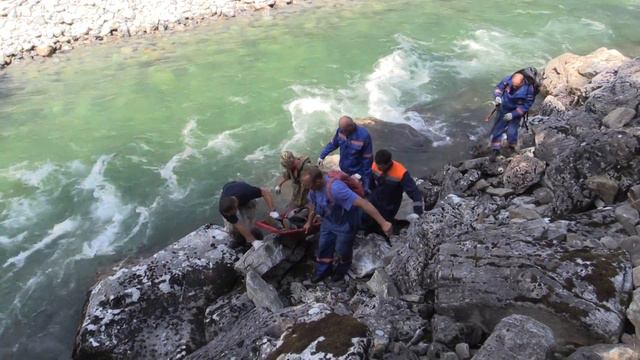 В горах Восточного Саяна туристка из Ижевска сорвалась со скалы. смотреть онлайн