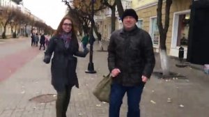 Настя Анастасия и Геннадий Горин танцуем танец в городе