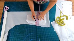 Нарядная блуза с рукавом епископа и цельнокроеным стояче-отложным воротником переходящим в бант.mp4