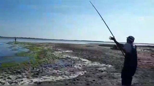 Рыбалка в Челябинске озеро Треустан, Охота на рыбку Сазан ? смотреть онлайн