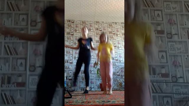 младшая сестра незнает тренд смотреть онлайн