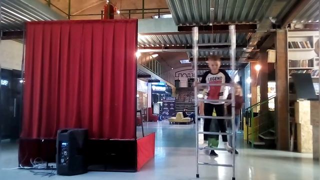 Цирк да и только // ходьба на лестнице смотреть онлайн