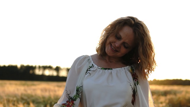 ЖЕНШИНА - Елена Тишкова