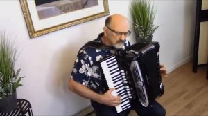 "Рондо фа мажор" (Бетховен) - исполнение на аккордеоне бассети