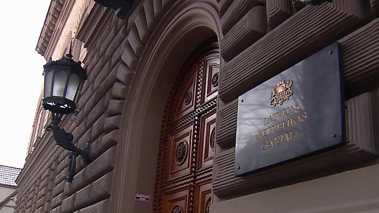 Как минимум 2000 россиян грозит депортация из Латвии