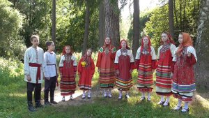 "Цвели, цвели во поле цветочки"