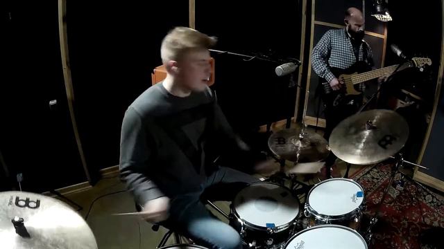 EYE TEA - Cheaper Stone (Live @ «Тут і Зараз») смотреть онлайн