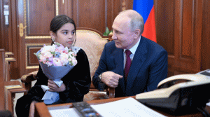 Юная Раисат из Дербента на встрече с Путиным в Кремле получила для Дагестана 5 млрд рублей