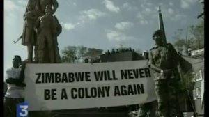 2002 :  Mugabe exproprie 2900  fermiers blancs sans aucune indemnité 