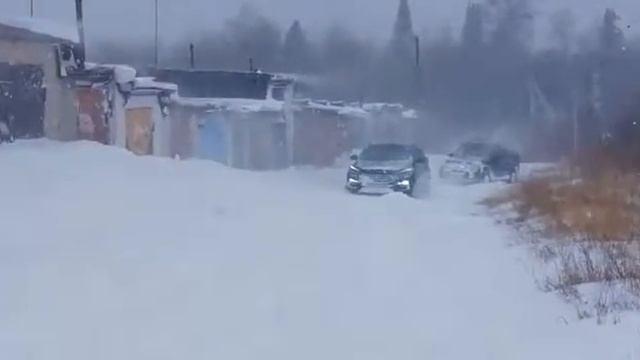 Первый снег Derways Aurora и Hyundai Santa Fe смотреть онлайн