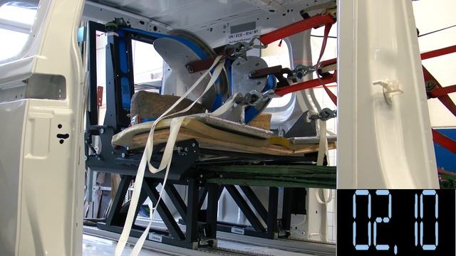 Toyota Proace sliding seat testing. смотреть онлайн