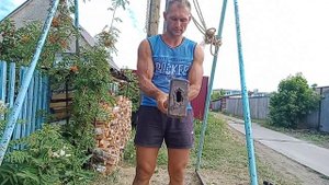 Вены вспухли. Упражнения с кувалдой