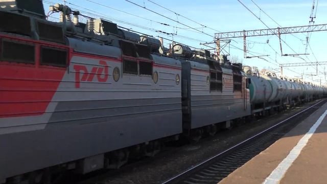 Электровоз ВЛ80С-984 с грузовым поездом и электропоезд ЭД9Э-0016 смотреть онлайн