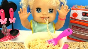 МИЛАНА КУШАЕТ КИТАЙСКУЮ ЛАПШУ Кормим Куклы Пупсики Мультик Для детей 108мама тв