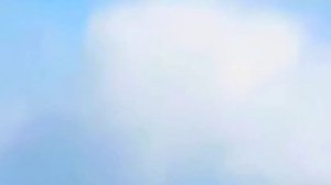 НЛО снято через стекло.НЛО прячется за облаками