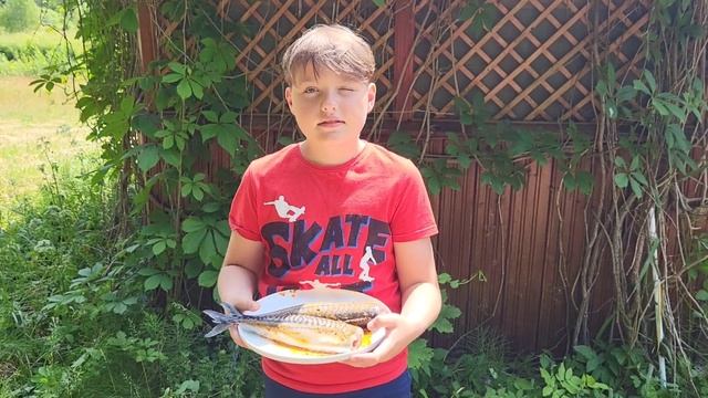 Скумбрия на мангале и запеченая картошка с салом.Такую рыбу едят даже дети!