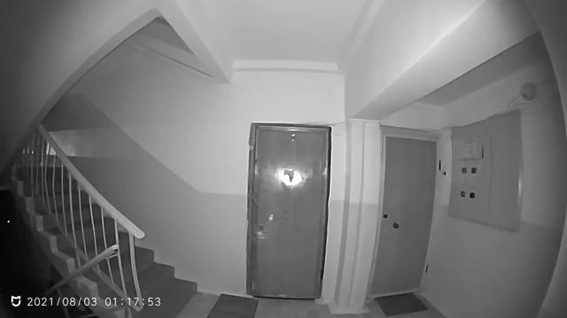 Ночные орбы на лестничной площадке смотреть онлайн