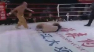 Крутой китайский монах неплохо машется!