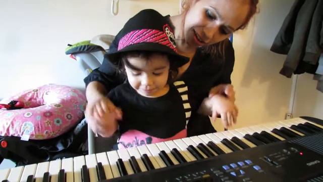 Arwen-- learning the piano 2011-- смотреть онлайн