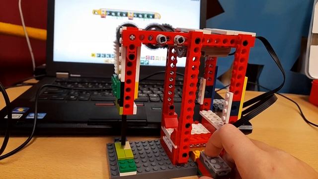 хожу в кружок робототехники и построил швейную машинку смотреть онлайн