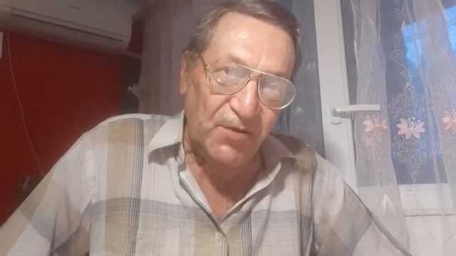 Как правильно кормить голубей. Следи за ногами кормящих. смотреть онлайн