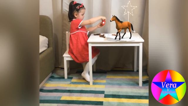 Верочка сделала объемную лошадку из пазлов.Verochka made a voluminous horse out of puzzles.🐎